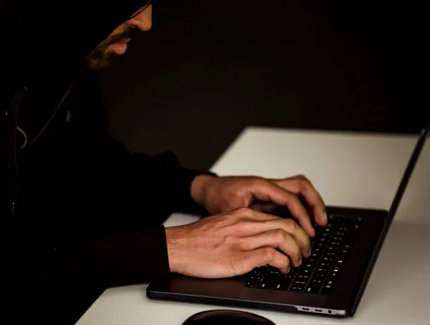 Hackeri dau false anunțuri de angajare și ascund malware în testele de programare pentru dezvoltatori