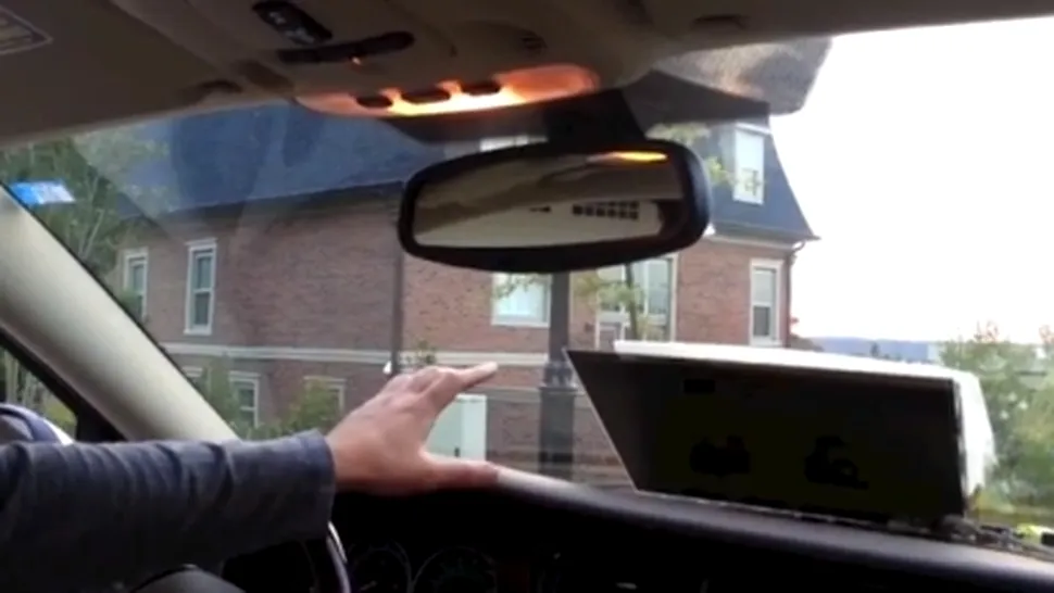HeadsUP sau cum controlezi smartphone-ul fără să iei mâinile de pe volan