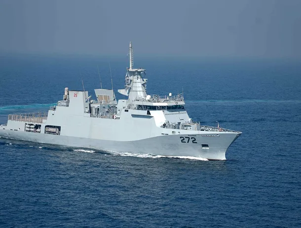 Corvetă pakistaneză construită în România, avariată grav după impactul cu o navă indiană