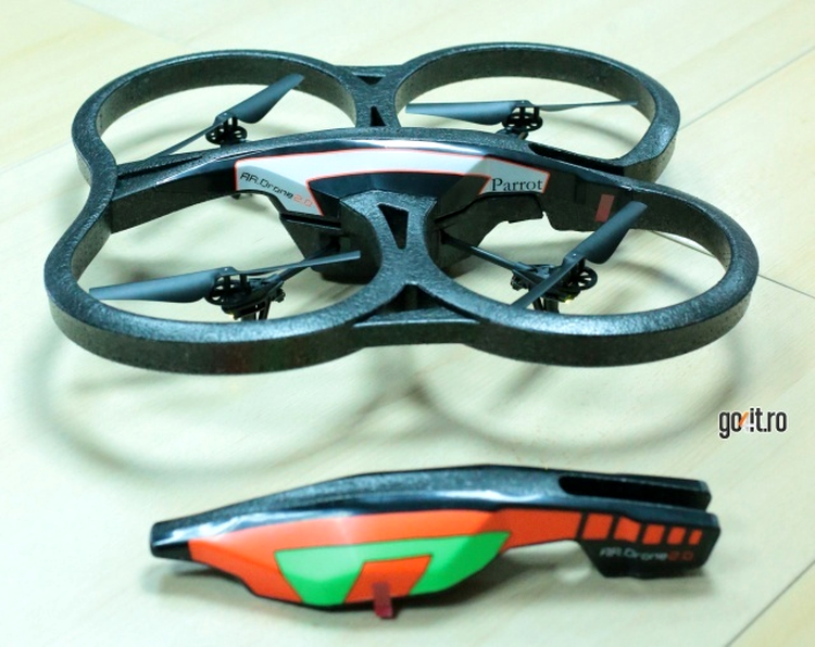 Parrot AR.Drone 2.0 cu capacul pentru exterior