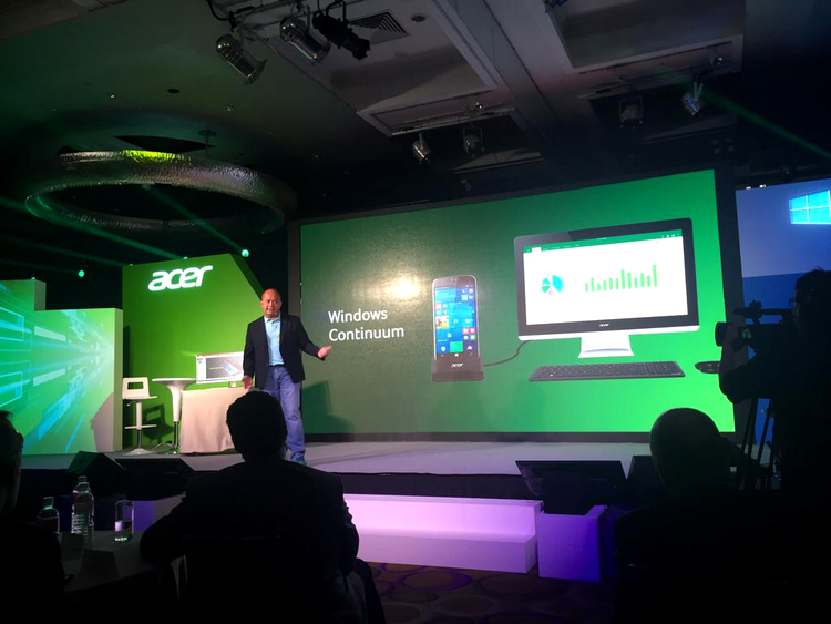 Acer Jade Primo - smartphone în buzunar şi mini PC la birou