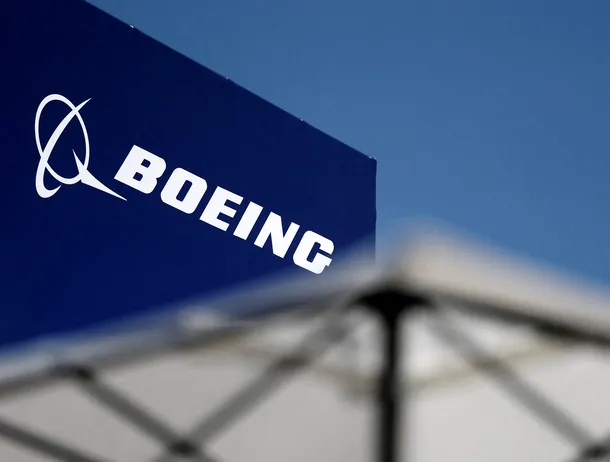 TAROM denumește un Boeing 737 MAX „Mircea Lucescu”, în memoria antrenorului