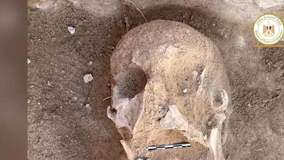 FOTO: Descoperirea neașteptată făcută în gura unei mumii, în Egipt