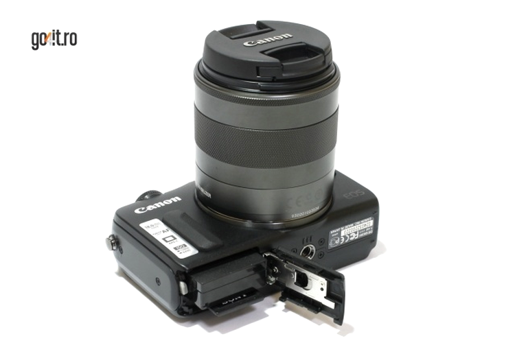 Canon EOS M - cardul şi bateria