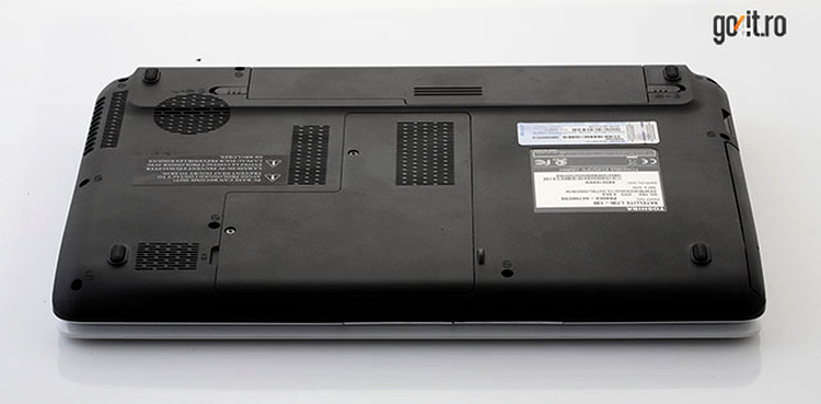 Toshiba L735 - vedere jos