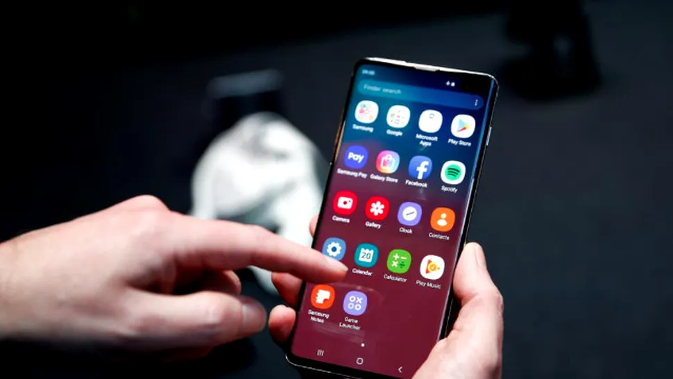 Samsung confirmă un bug care permite deblocarea telefoanelor Galaxy S10 indiferent de amprenta memorată