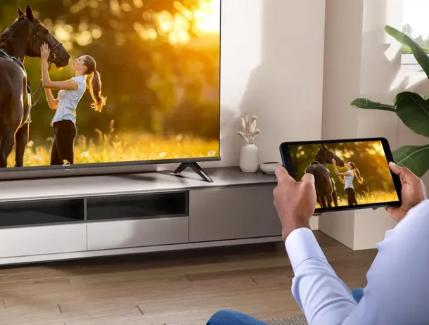 Două televizoare la ofertă la Altex: Smart TV Hisense costă 599 de lei, dar ce oferă modelul de 349 de lei