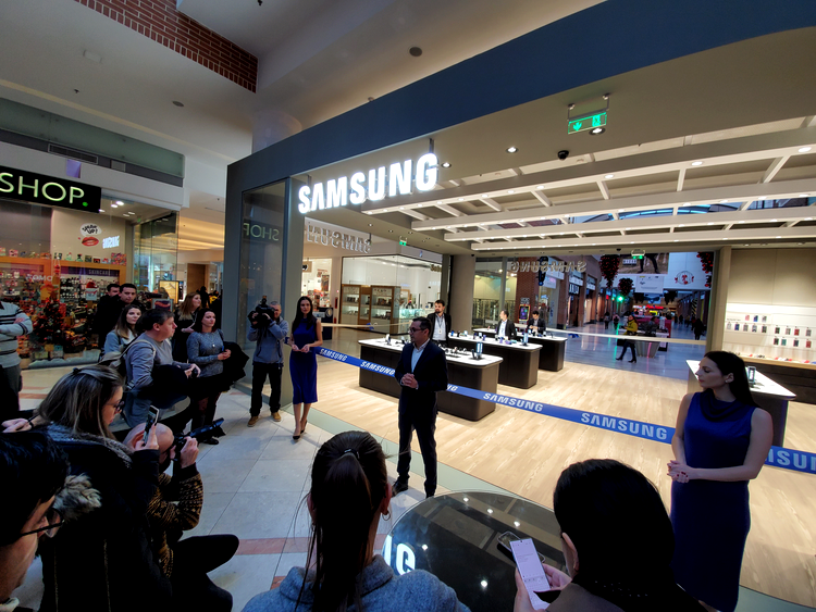 Lansare Galaxy Fold şi Samsung Experience Store