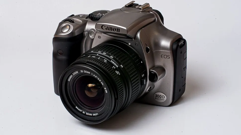 Canon își menține dominația pe piața camerelor cu obiective interschimbabile