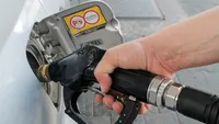 Bani pentru carburanți. Statul acordă până la 1.500 de lei. Cine sunt românii care beneficiază