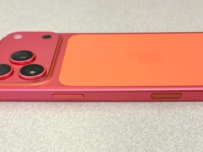 iPhone 17 Pro Max: portocaliul devine roz. Un defect de fabricație?