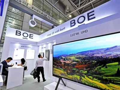 Statele Unite ale Americii ar putea interzice importul de panouri OLED chinezești. Cum ar fi afectate companiile americane