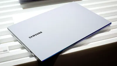 Samsung prezintă două noi portabile cu Windows 10 şi accesoriu S Pen