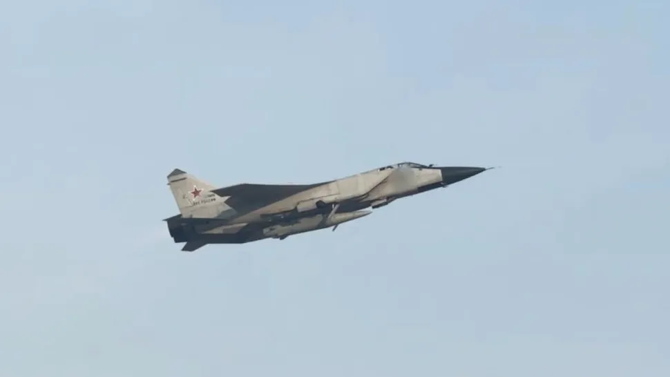 O nouă provocare din partea Rusiei: Avioane MiG-31 cu arme periculoase, fotografiate deasupra Mării Japoniei