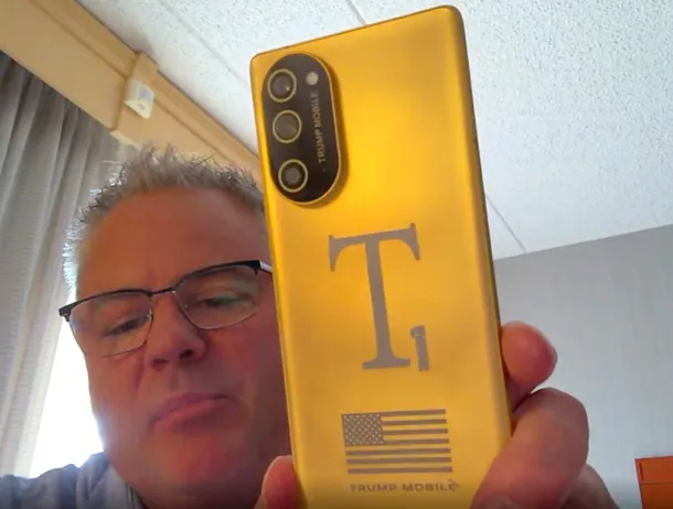 La aproape un an de la anunțul inițial, telefonul Trump T1 întârzie să fie lansat. Câte persoane au plătit avansul pentru acest model