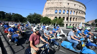 Reuniune istorică la Roma: Mii de fani au sărbătorit 80 de ani de Vespa, simbolul mondial al culturii italiene