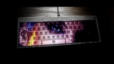 Centerpiece: tastatura cu un display complet în spatele butoanelor. VIDEO