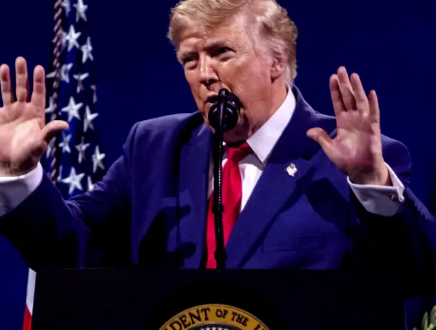 Donald Trump neagă că ar fi ordonat restricționarea sistemului Starshield pentru armata Ucrainei
