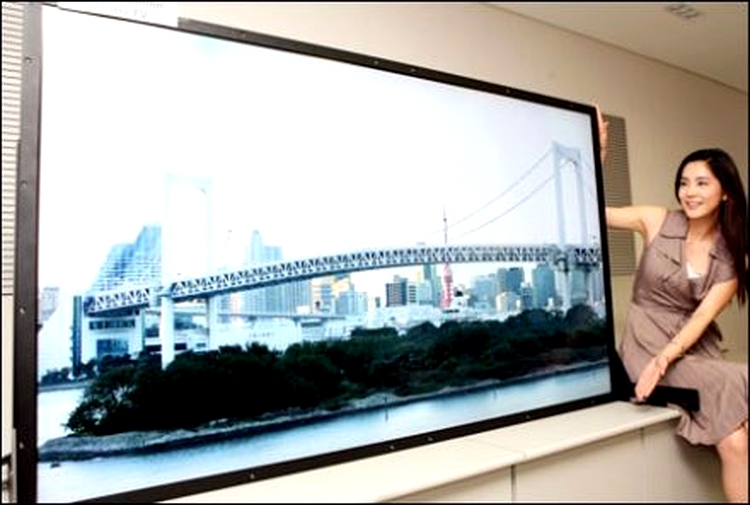 LCD TV de 82” de la Samsung - QuadHD, LED şi 120 Hz