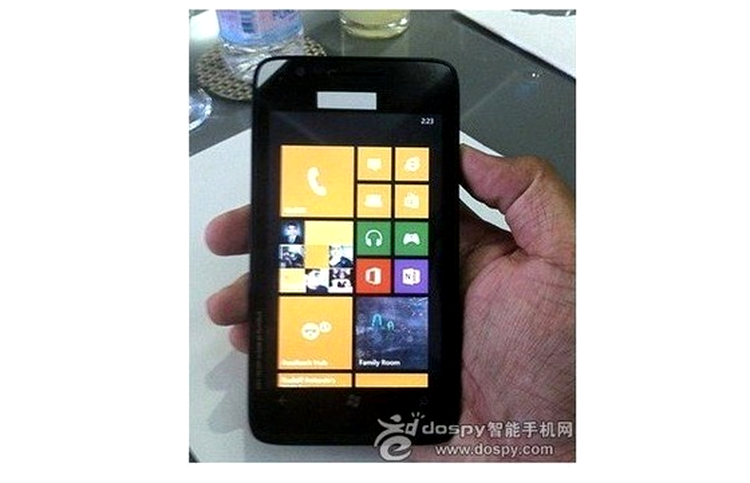 Nokia Max - un smartphone ieftin cu ecran mare