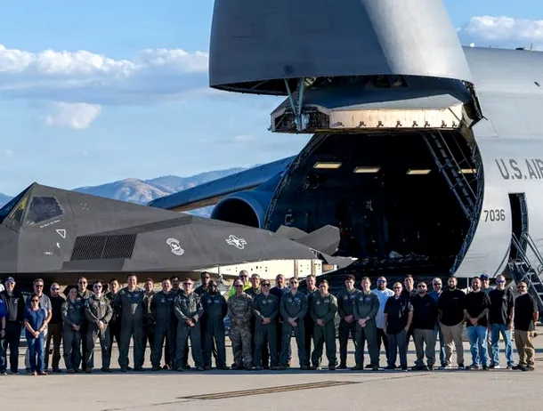 Forțele Aeriene americane au donat un avion stealth F-117 Nighthawk cu istoric impresionant de luptă către Smithsonian