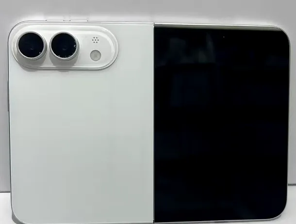 Iată cum arată foliile de protecție pentru iPhone Ultra. Ce detalii dezvăluie despre viitorul plabil de la Apple