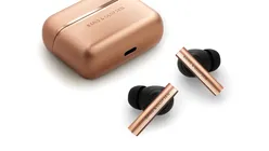 Bang & Olufsen lansează căștile Beo Grace în nuanța Honey Tone. Prețul este pe măsura pretențiilor