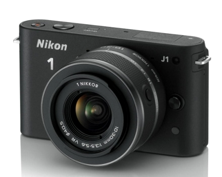 Nikon J1 cu obiectivul 10-30 mm din kit