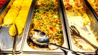Prețurile pe litoralul românesc au explodat. O turistă a arătat ce a primit de 100 de lei la „împinge tava”!
