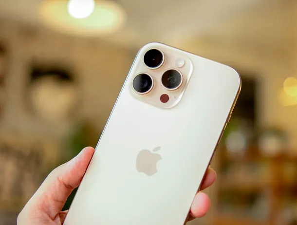 Zvon: Camera lui iPhone 18 Pro ar putea avea teleconvertor, tehnologie folosită în camerele DSLR