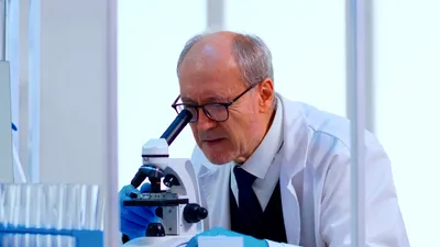 Celule cerebrale umane crescute pe cipuri au învățat să joace un joc video