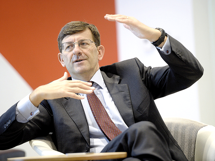 Vodafone pregăteşte noi pachete de servicii şi evaluează intrarea pe TV