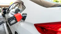 Benzina și motorina s-au scumpit din nou. Cât costă un litru de carburant astăzi, 26 iunie