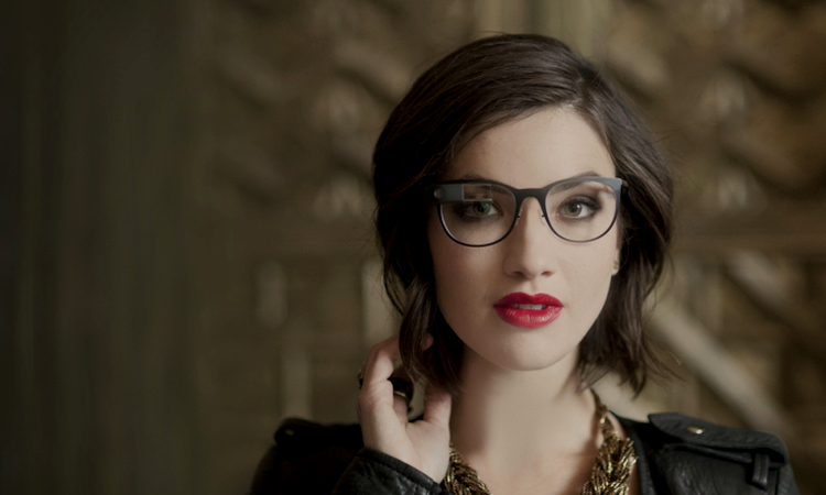 Google prezintă noua colecţie Titanium de rame pentru ochelari compatibile Google Glass
