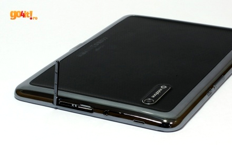 Vodafone Smart Tab 10 - sloturile pentru SIM şi microSD