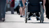 Pensionare înainte de termen pentru persoanele cu handicap. Condițiile legale pe care puțini români le cunosc