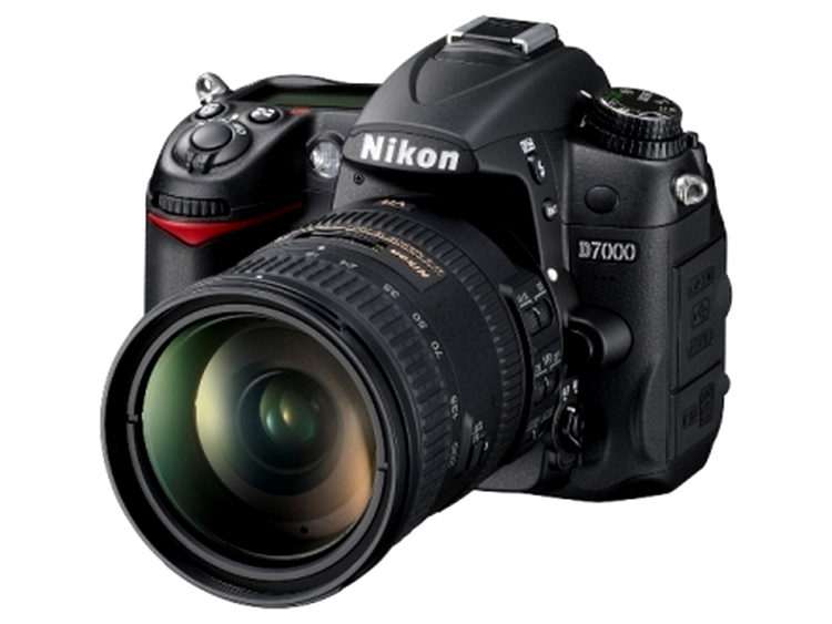 Nikon D7000 - poziţionat între D90 şi D300s