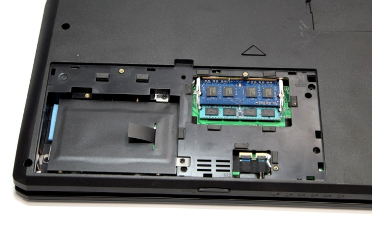 Slot-urile de memorie într-un laptop Asus G55