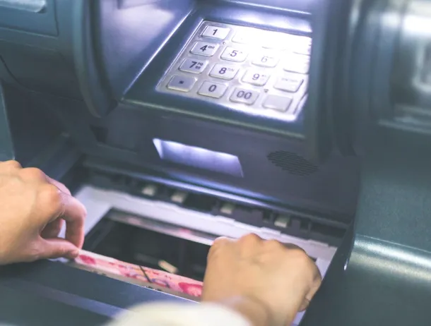 Tranziție dificilă la euro în Bulgaria: singurul bancomat dintr-o localitate cu 650 de locuitori a rămas fără numerar