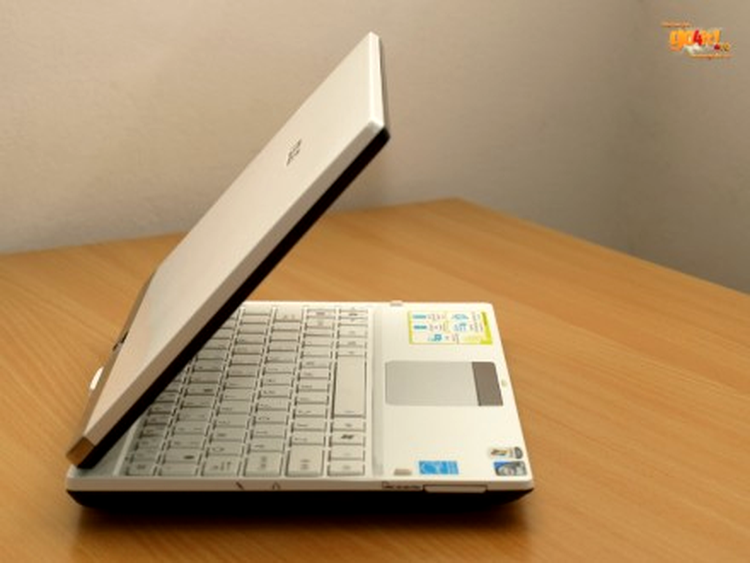 Asus T101MT - construit relativ bine