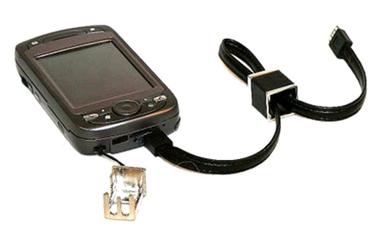 Strap-ul USB conectat la telefon