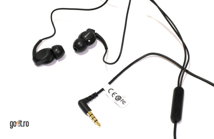 Sony Xperia Z - headset-ul de calitate din pachet