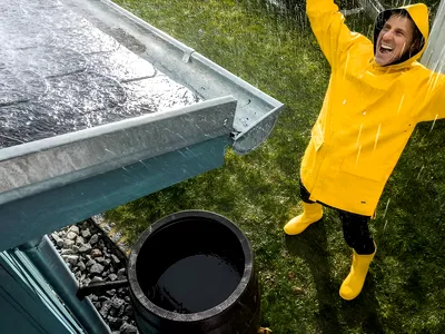 Colectează apa de ploaie și folosește-o în baie și grădină: Sisteme, costuri și montaj – ghid complet 2026