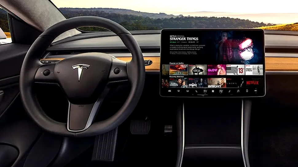 După jocuri video, maşinile Tesla primesc aplicaţii YouTube şi Netflix la bord
