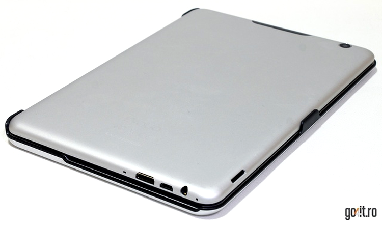 Evolio X8 Fusion - tastatura este şi un capac protector