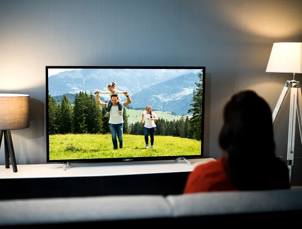 Dedeman: Televizor smart și alte produse, disponibile cu reduceri de până la 390 de lei
