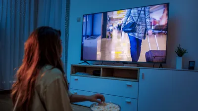 Smart TV Full HD ieftin la Dedeman: Transformați livingul într-o sală de cinema fără să cheltuiți o avere