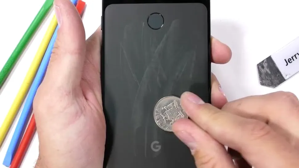 Google Pixel 3 XL este un smartphone foarte solid, dar încă vulnerabil la zgârieturi [VIDEO]