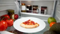 Se mai poate mânca pizza, dacă a stat mai mult de 24 de ore în frigider? Cât rezistă, de fapt