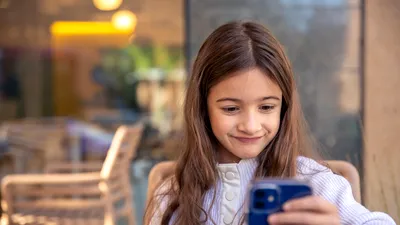 Orange România lansează SaferPhone: pachet de conectivitate și protecție digitală pentru copii